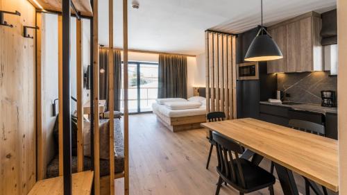 Apartment with Mountain View