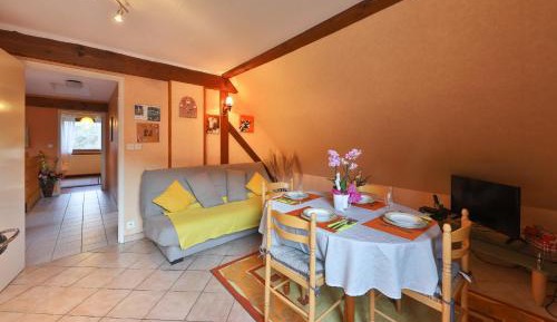 Apartment with Mountain View