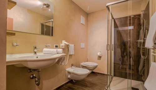 Apartment with Mountain View