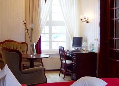 Family Room (3 Adults)