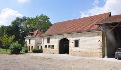 Deluxe Double Room (2 Adults + 1 Child)