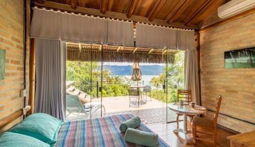 Queen Deluxe Suite with Balcony and Sea View