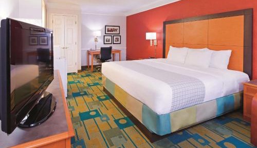 1 King Bed, Non-Smoking