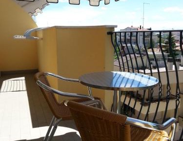 Studio with Balcony (3 Adults) 