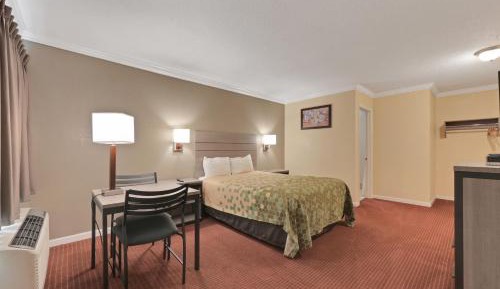 Queen Room - Non-Smoking