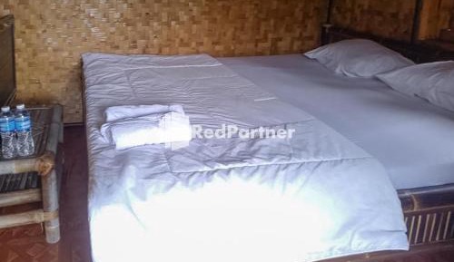 Standard Double Room with Shared Bathroom