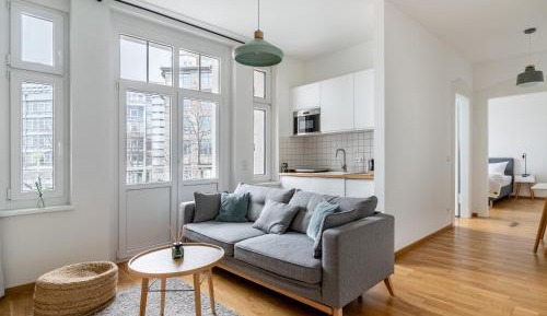 One-Bedroom Suite with balcony L