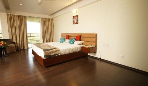 Deluxe Queen Room