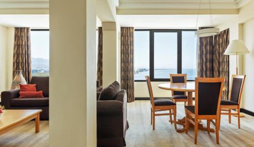 1 King Bed One-Bedroom Suite Living Dining Area