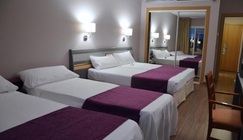 Family Room (2 Adults + 2 Children)