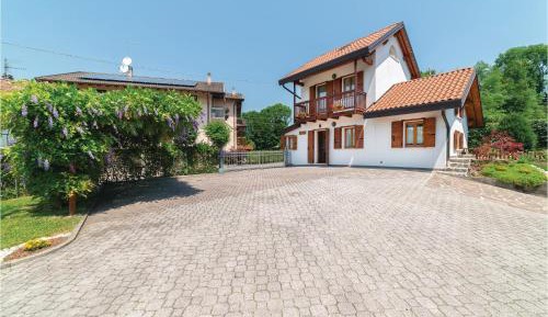 Three-Bedroom Holiday Home 