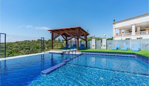 Three-Bedroom Holiday Home 