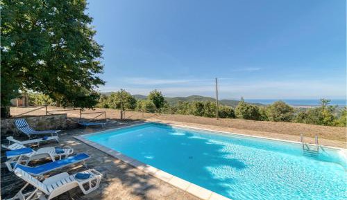 Seven-Bedroom Holiday Home