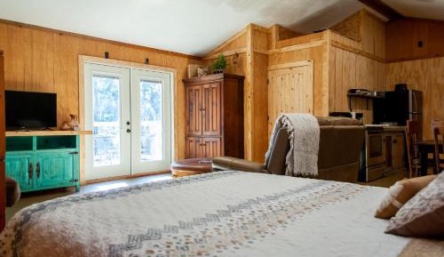 Wagon Wheel Suite