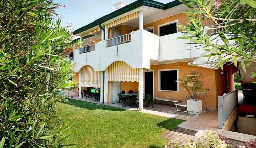 Two-Bedroom Apartment with Garden