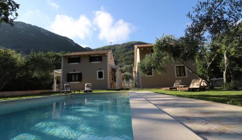 Villa with Garden View