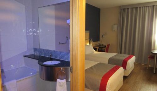 Standard Twin Room - Free Breakfast