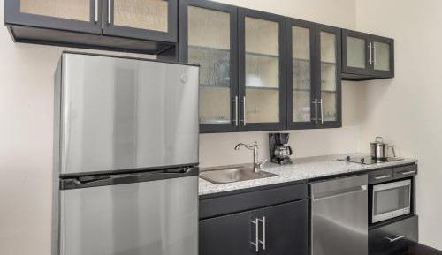 One-Bedroom Suite with King Bed Mobility Access Tub - Non-Smoking