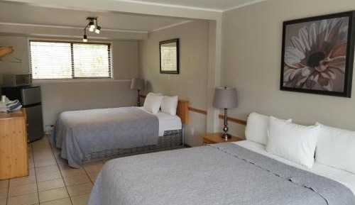 2 Queen Beds - No Kitchen