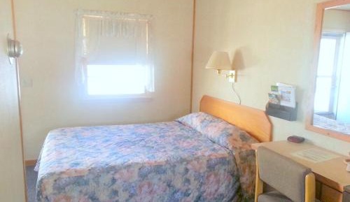 Standard Queen Room - Non-Smoking