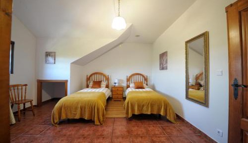 Twin Room with Mountain View.