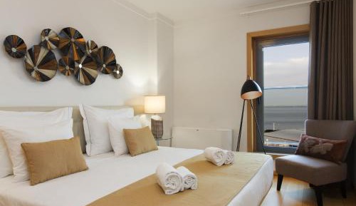 Superior Two-Bedroom Apartment with River View