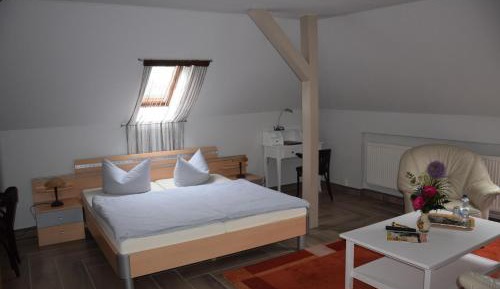 Family Room (2 Adults + 2 Children)