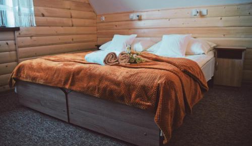 Double Room with Private Bathroom and Mountain View