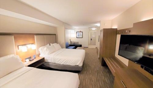 Standard Queen Room with Two Queen Beds