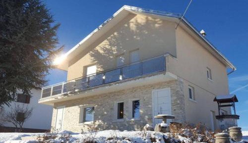 Two-Bedroom Apartment with Mountain View