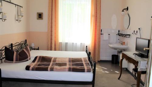 Double or Twin Room with Shared Bathroom