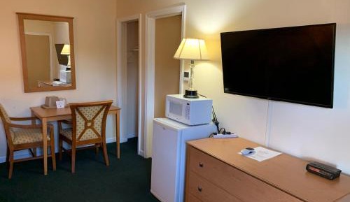 Standard King Room - Non-Smoking 