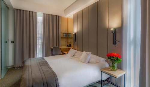 Queen Room with Balcony