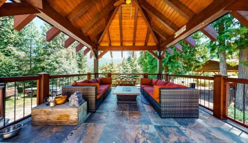 Five Bedroom Holiday Home