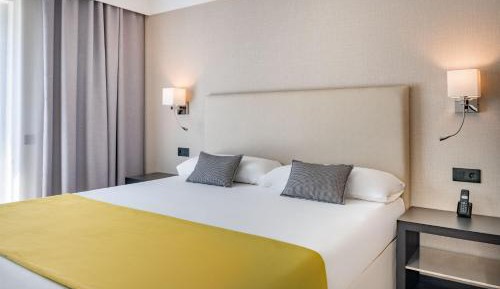 Junior Suite with Pool View