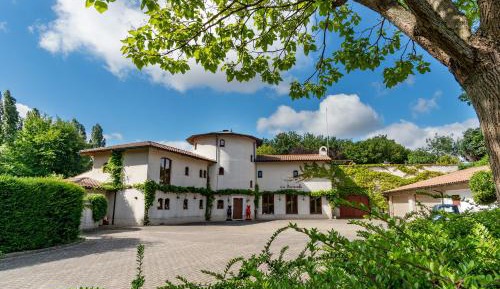 Apartment with Garden View