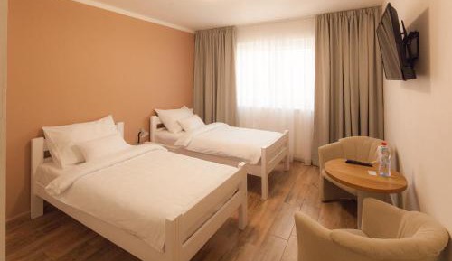 Deluxe Two-Bedroom Apartment with Garden View