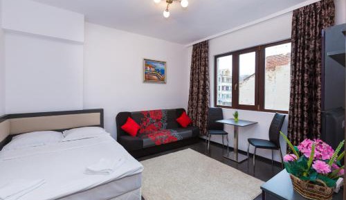 Economy Triple Room with Shared Bathroom