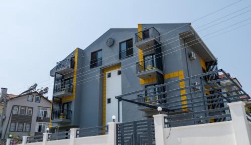 Apartment with Mountain View