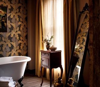Bridal Suite with Four Poster Bed 