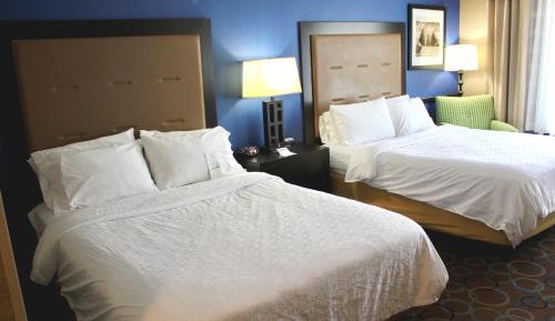 Standard Queen Room with Two Queen Beds and Mobility Accessible Tub