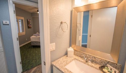 1 King Bed and 1 Queen Bed, Two-Bedroom, Oceanfront, Non-Smoking 