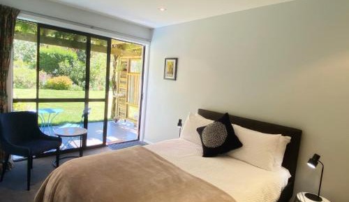 Apartment with Garden View