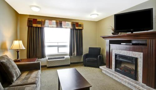 Queen Suite with Fireplace