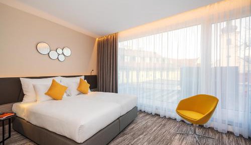 Double or Twin Room with Terrace