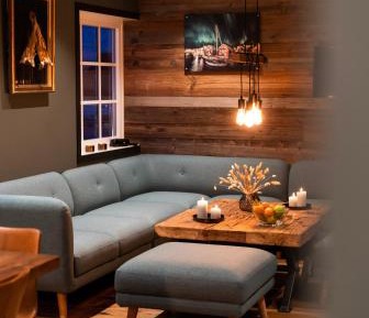 Deluxe Three- Bedroom Apartment with Sea View & Balcony