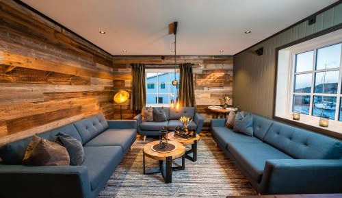 Deluxe Two-Bedroom Apartment with Sea View & Balcony