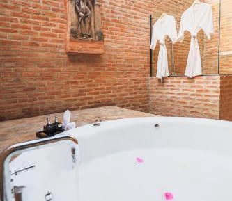 King Suite with Spa Bath