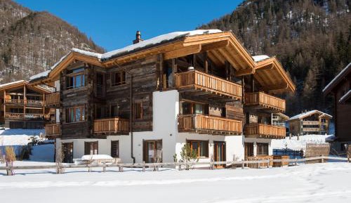 Apartment with Mountain View