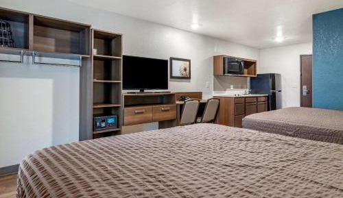 Queen Room with Two Queen Beds and Tub - Accessible/Non-Smoking